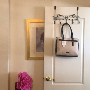 Beautiful Tan & Black Liz Claiborne Handbag